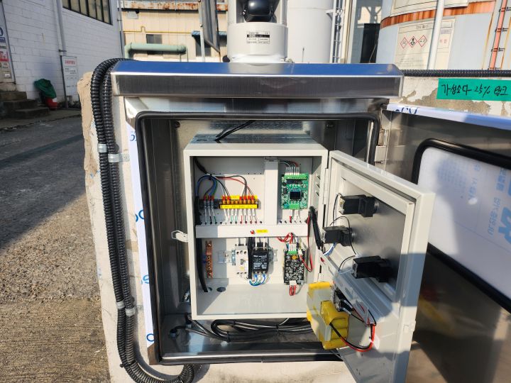 정전 시에도 24시간 감지하는 백업 배터리 내장형 수신기 내부