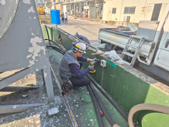빗물과 직사광선에 강한 옥외용 누액감지기 방수 시공 과정