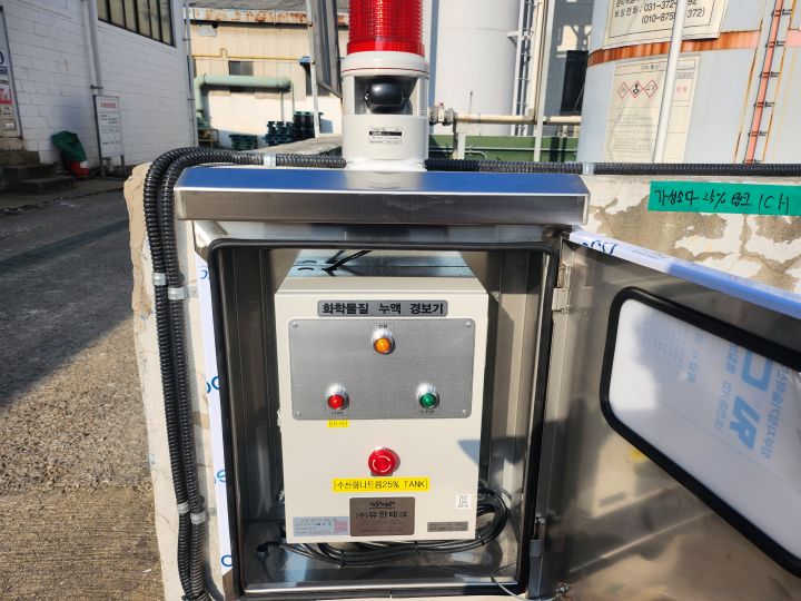 105dB 고출력 경광등 장착으로 안전성 높인 누액감지기 수신함