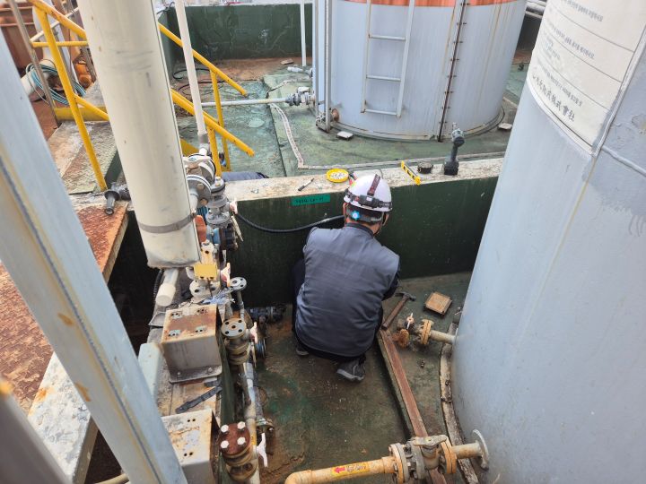 유한테크 전문 엔지니어의 옥외 탱크 하부 누액감지기 정밀 시공