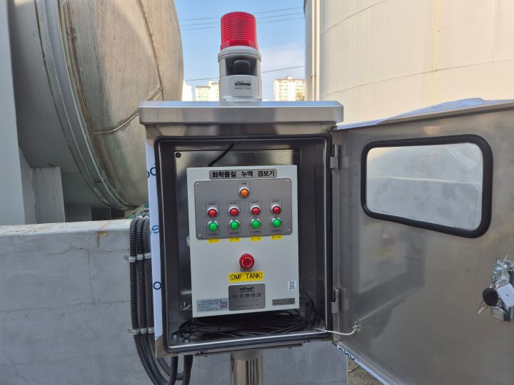 부식에 강한 SUS 스테인리스 재질로 제작된 누액감지기 수신반 함체