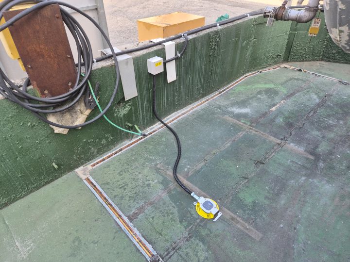 불량 필름센서가 유한테크 포인트 센서 YHSP-SA로 교체된 모습