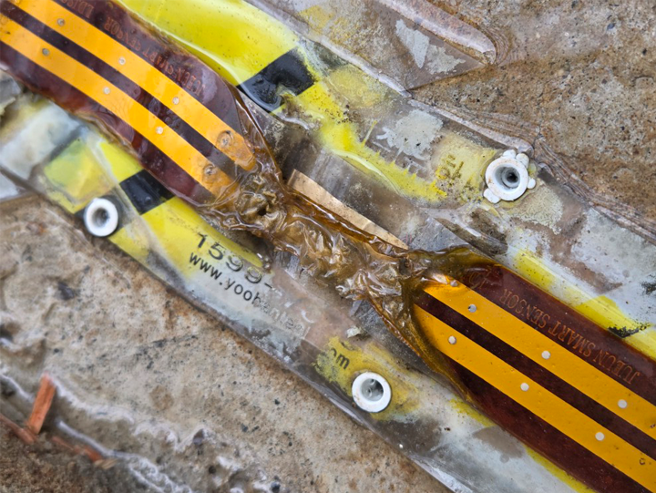 옥외 환경으로 파손되어 기능을 상실한 필름형 누액감지 센서 2